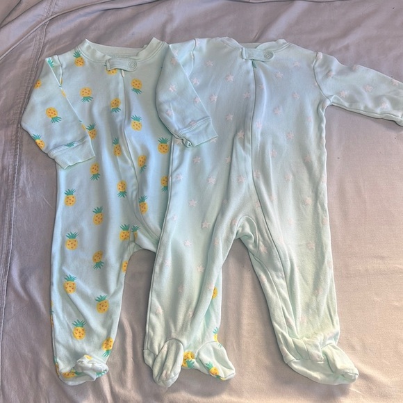 Amazon Essentials - Kids Pajamas - Pineapple and Star Patterns - Picture 3 of 3